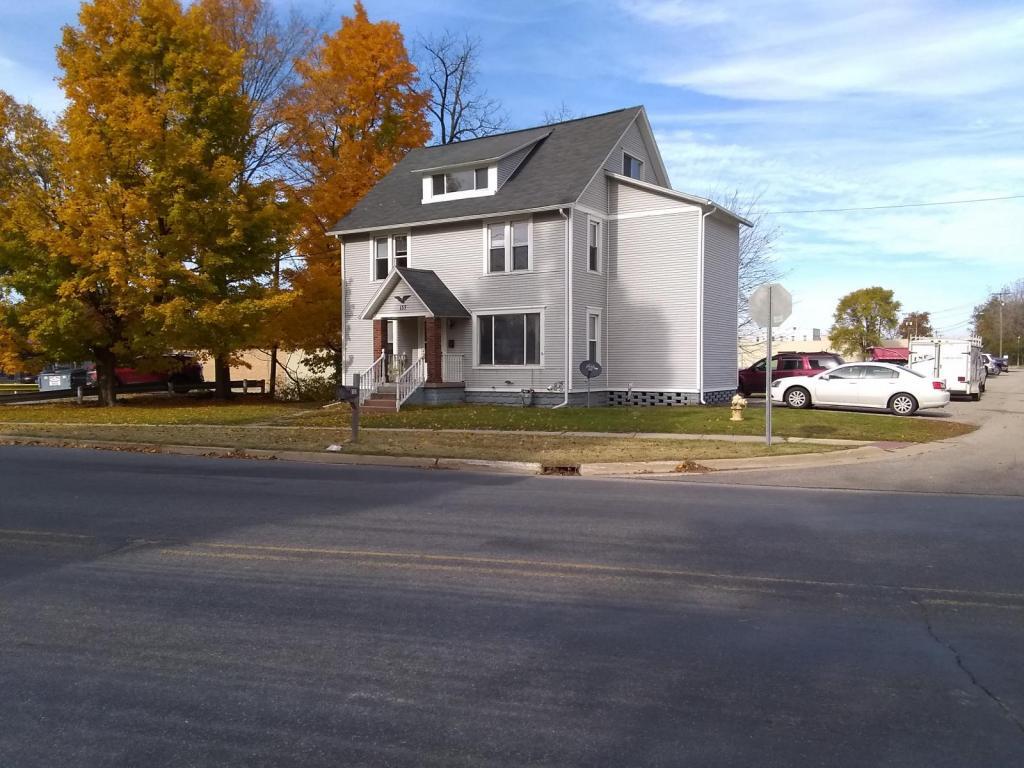 137 E St Joseph St, Watervliet, MI 49098 House for Rent in Watervliet