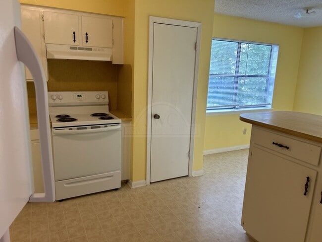 Foto del edificio - 821 Michelle Dr