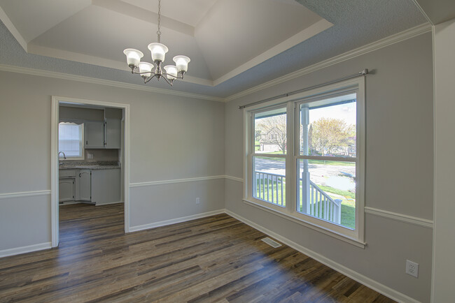 Building Photo - 1531 Ridgeway Dr