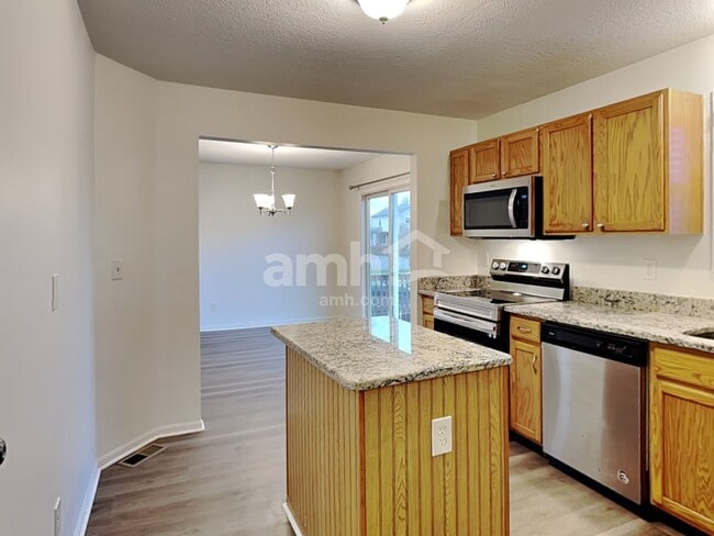 Building Photo - 403 Hobart St