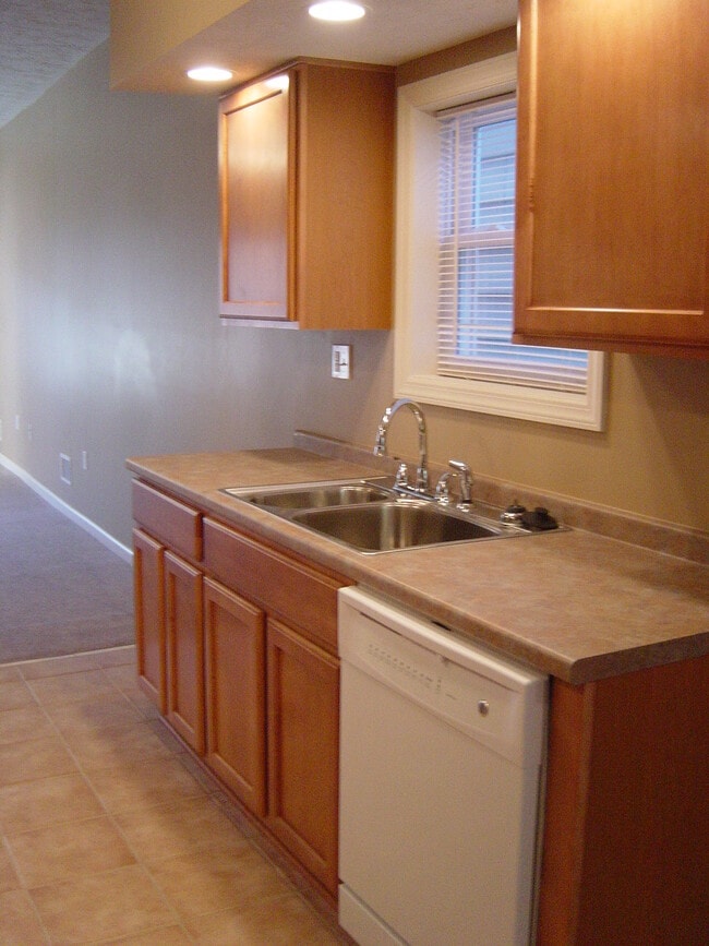 Building Photo - 242 Dilworth St
