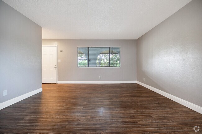 3X2 3BD, 2BA - Sala de estar de 1200 pies cuadrados - Swiss Colony
