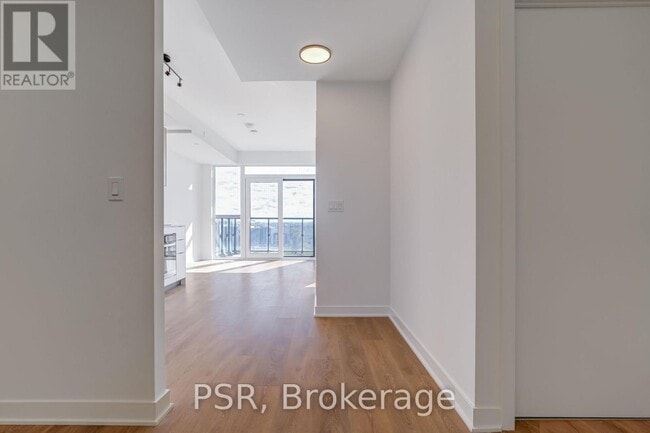 Building Photo - 1037 The Queensway