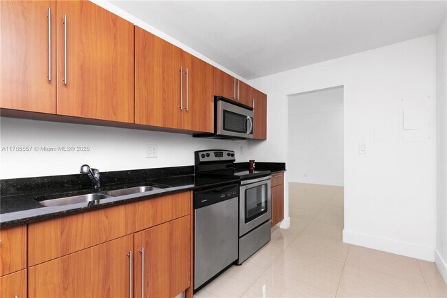 Foto del edificio - 3001 S Ocean Dr