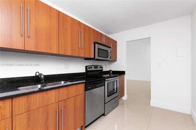 Building Photo - 3001 S Ocean Dr