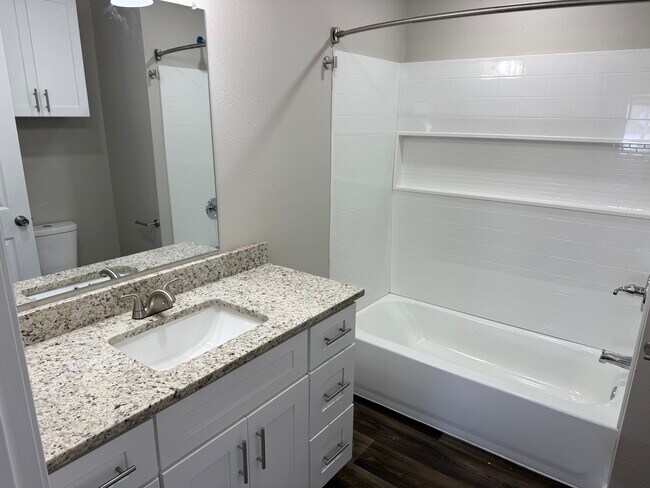 Foto del edificio - 80 Redwood Ln