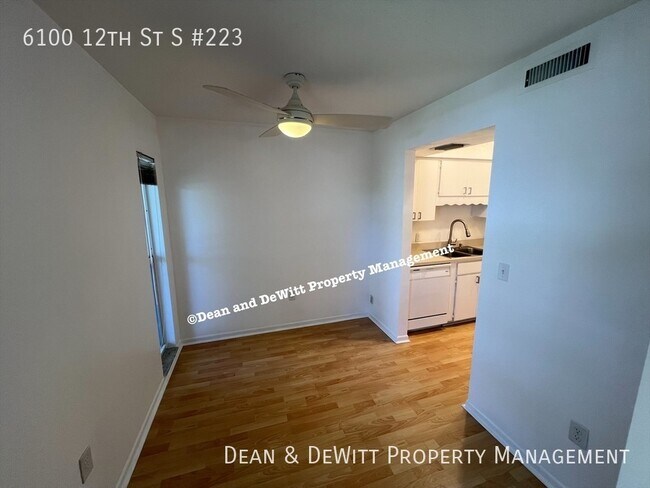 Foto del edificio - 6100 12th St S
