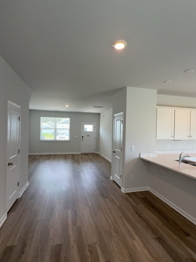 Building Photo - 306 Salvia St