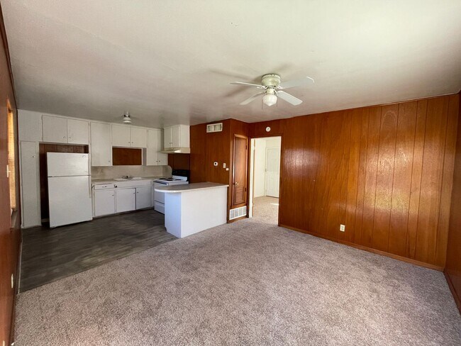 Foto del edificio - 1508 N W S Young Dr