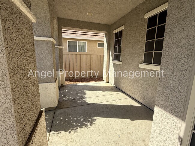 Building Photo - 3055 Brunnet Ln
