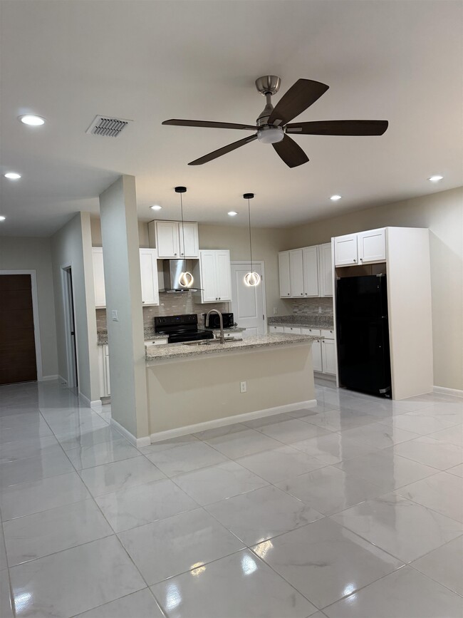 Building Photo - 1413 El CAPORAL DR.