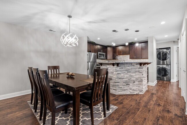 Building Photo - 7502 Farmingdale Dr