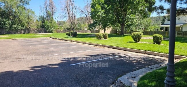 Building Photo - 2039 Palm Dr