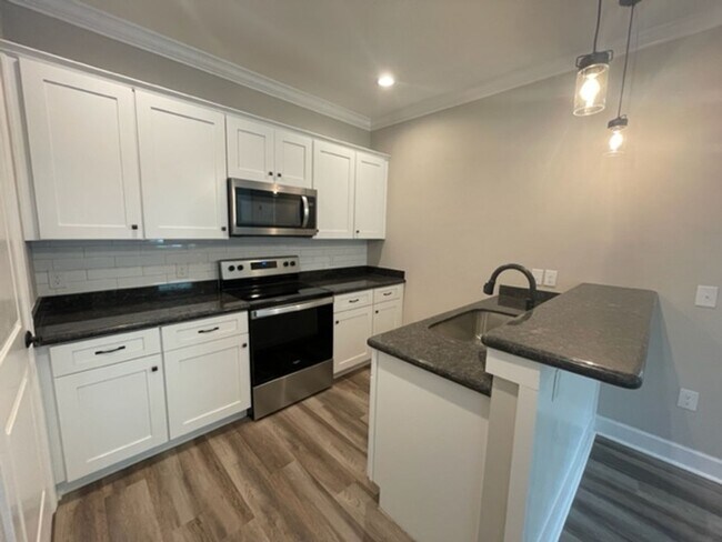 Building Photo - Recently Constructed  2 Bedroom House Clos...