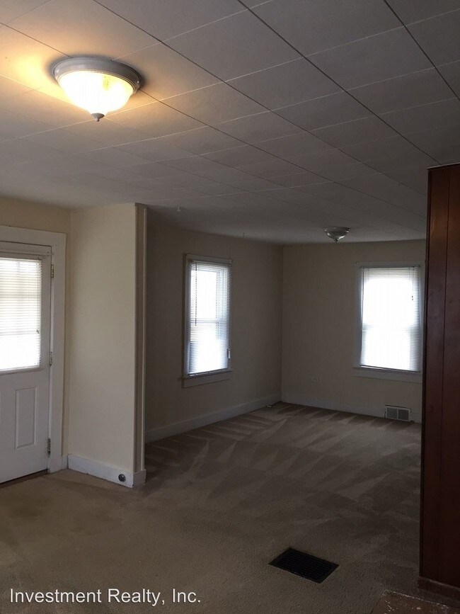 Building Photo - 2 br, 1 bath House - 114 S Elm St