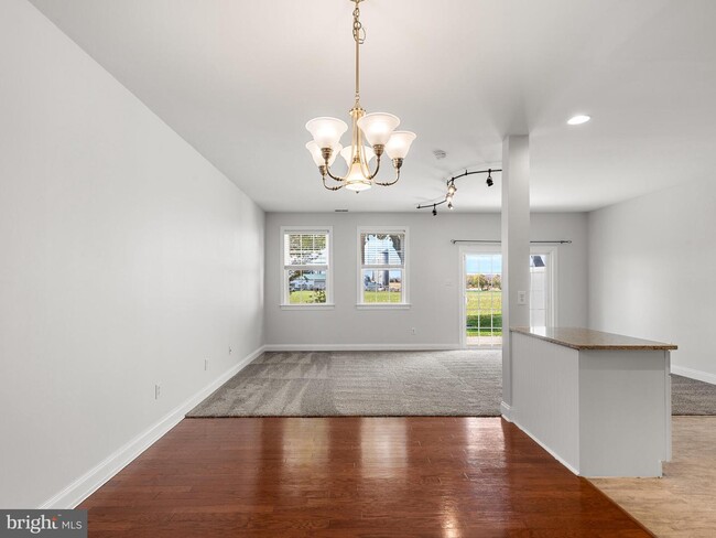 Building Photo - 126 Red Oak Ct