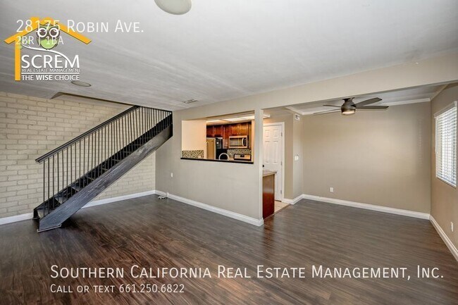 Building Photo - Two Bedroom Townhouse in Santa Clarita