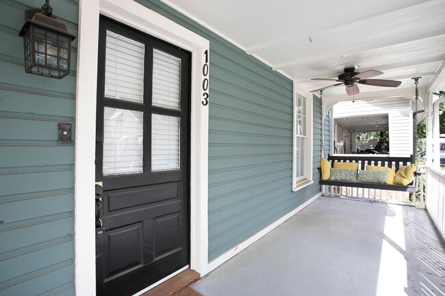 Building Photo - Gorgeous Historic 3 bed 2 bath at Golden B...