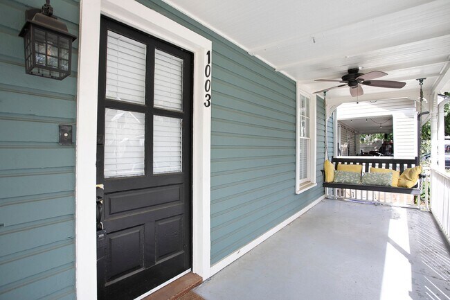 Foto del edificio - Gorgeous Historic 3 bed 2 bath at Golden B...