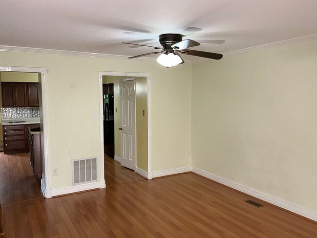 Foto del edificio - Beautiful and very large 3BR 3.5BA townhom...