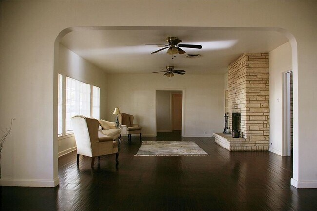 Foto del edificio - 915 Duncan Ln