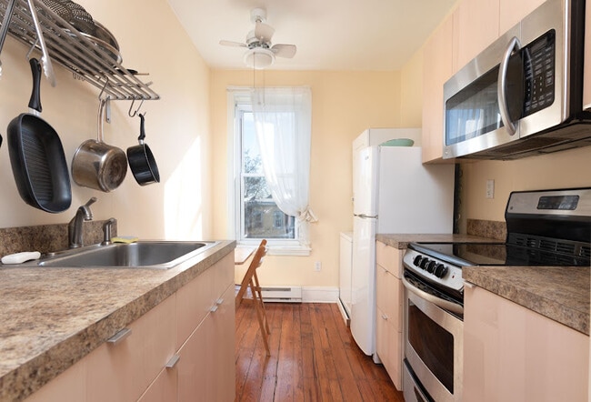 Building Photo - 4504 Regent St