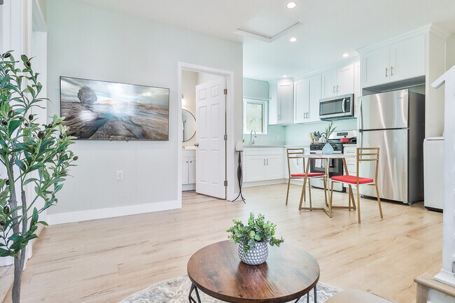 Foto del edificio - 14632 Chatsworth St