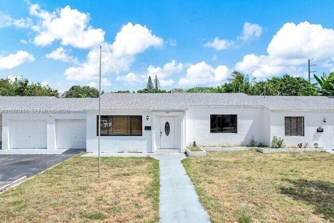 Building Photo - 2417 Pierce St