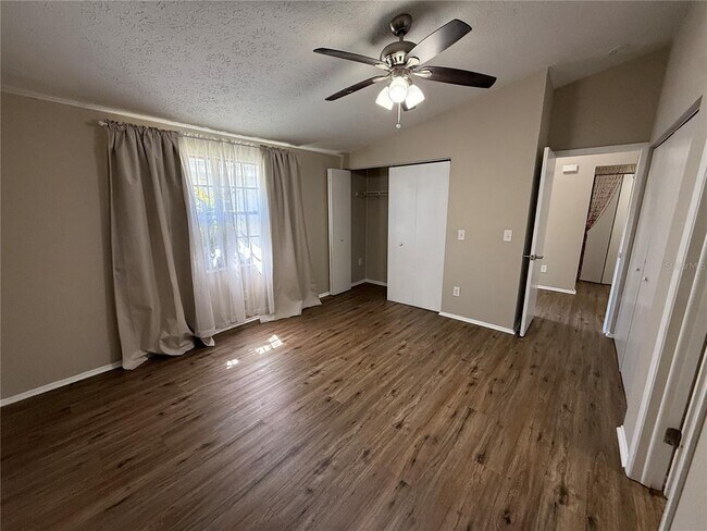 Foto del edificio - 3246 Fox Lake Dr