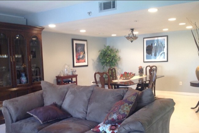 Foto del edificio - 7950 E Camelback Rd