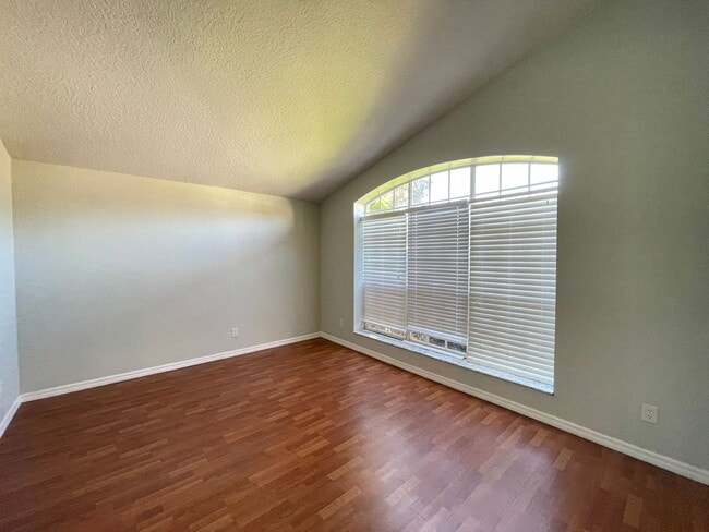 Building Photo - BIG AND BEAUTIFUL 4 BR/3BA HOME IN OVIEDO!!