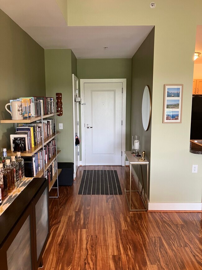 Entrada - 800 4th St SW