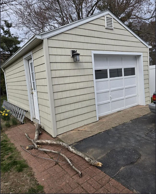 Building Photo - 38 Hartland St