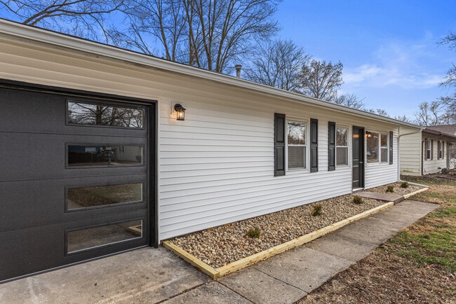 Building Photo - 1710 Crescent Dr