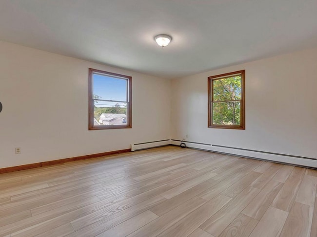 Building Photo - 24 Riverview St