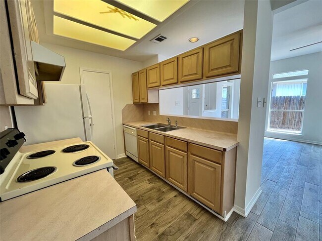 Foto del edificio - 515 Gregory Ct