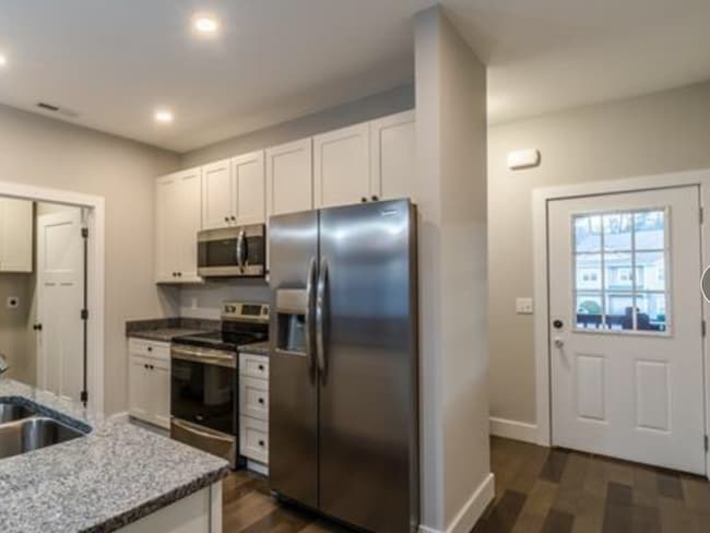 Building Photo - 124 Foxden Dr
