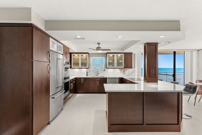 Building Photo - 877 N Hwy A1A