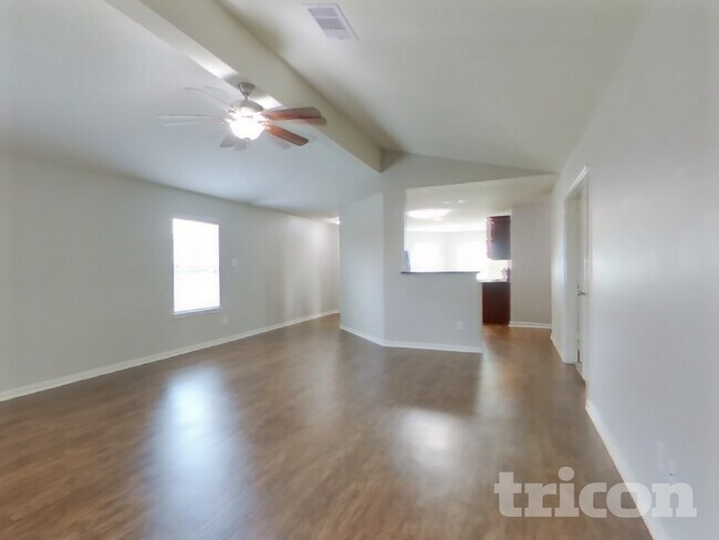 Foto del edificio - 2321 Oyster Bay Ave