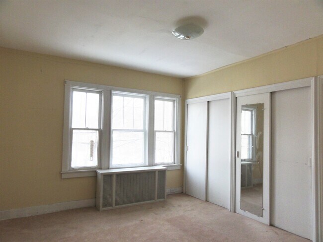 Bedroom-1 - 1328 Wightman St