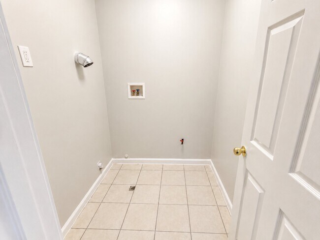 Building Photo - 132 Fabyan Pl