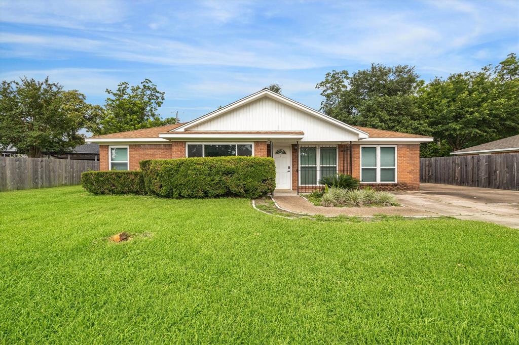 Primary Photo - 3613 Lazy Spring Dr