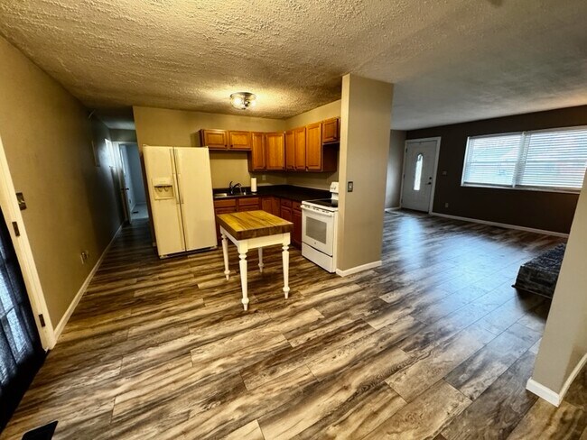 Foto del edificio - 219 Kansas Dr