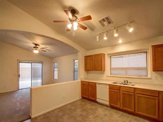 Foto del edificio - 12613 W Reade Ave