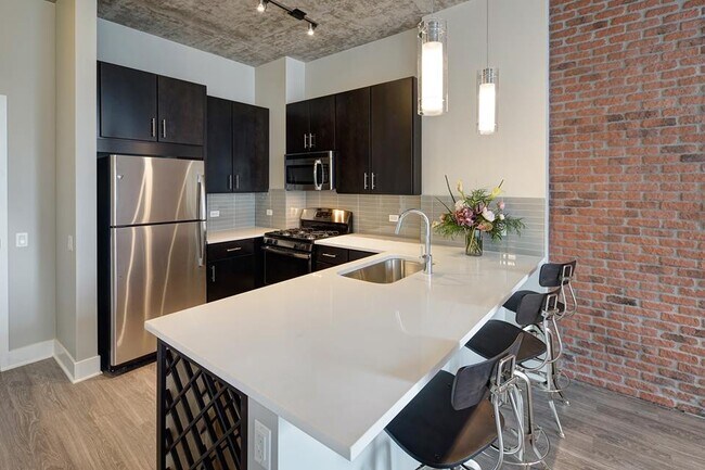 Building Photo - 807 S Clark St