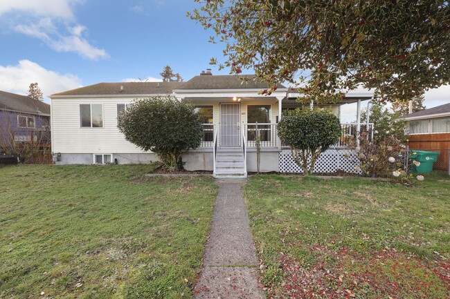 Building Photo - Charming Olympia home offers 3 bedroom plu...