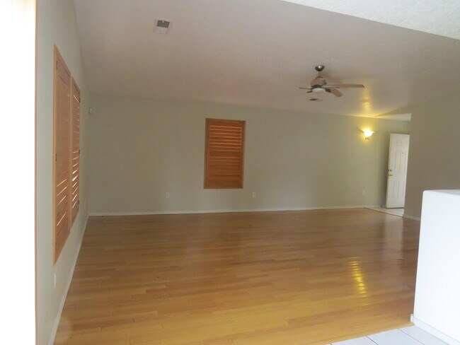 Building Photo - 5201 Park Ridge Rd NW