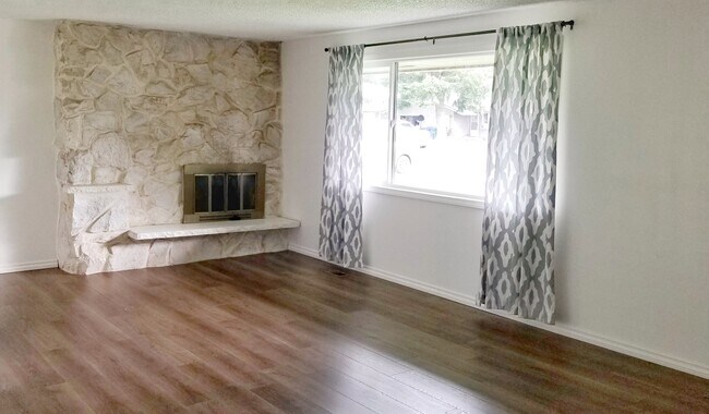 Living room - 3308 S Raymond Cir