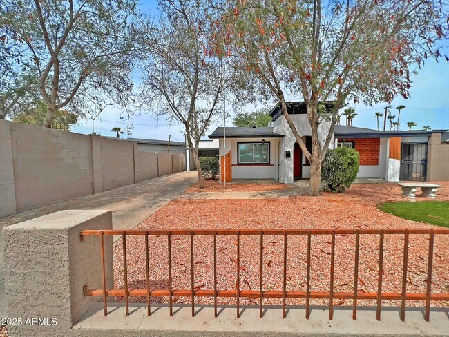 Foto del edificio - 2720 N 17th Pl