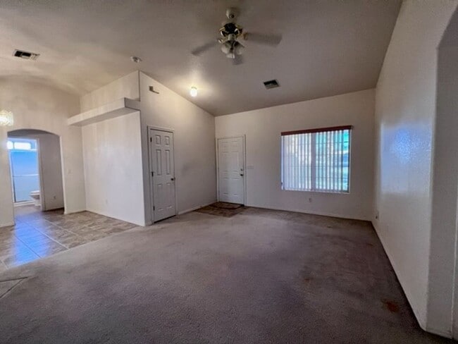 Building Photo - Silver Sands Community Home with fenced Yard 2BR plus bonus area